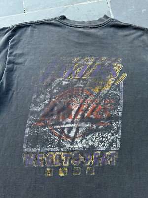Vintage 2002 Los Angeles Lakers Kobe Bryant Shaq Rap Tee 3 Peat