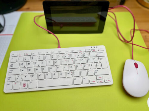Raspberry pi 4 inkl. Netzteil, 7" Touch-Display, Maus u. Tastatur, µicroSD Card - Bild 1 von 4