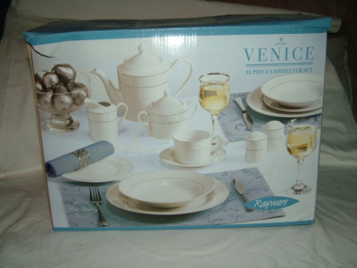 35 piece rayware dinner and tea set silver line boxed UK