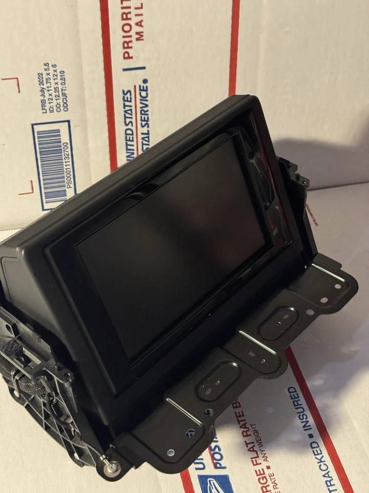 LEXUS OEM CT200H FRONT NAVIGATION RADIO STEREO HEADUNIT SCREEN DISPLAY 2011-2013 - Image 3 of 4