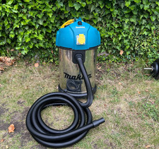 Makita VC3511L Wet & Dry Dust Extractor 110V with hose