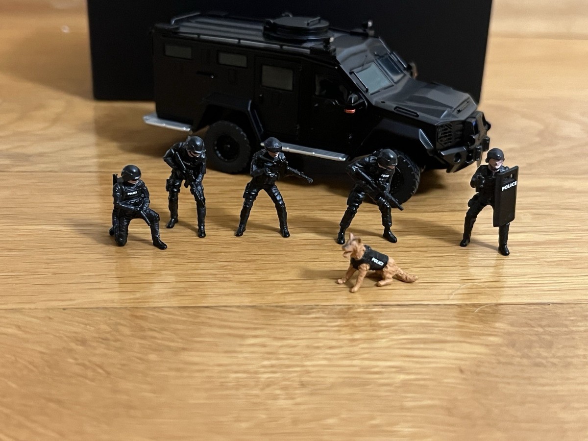 MVA Models 1:64 BEARCAT Armored Vehicle With Opening Doors W