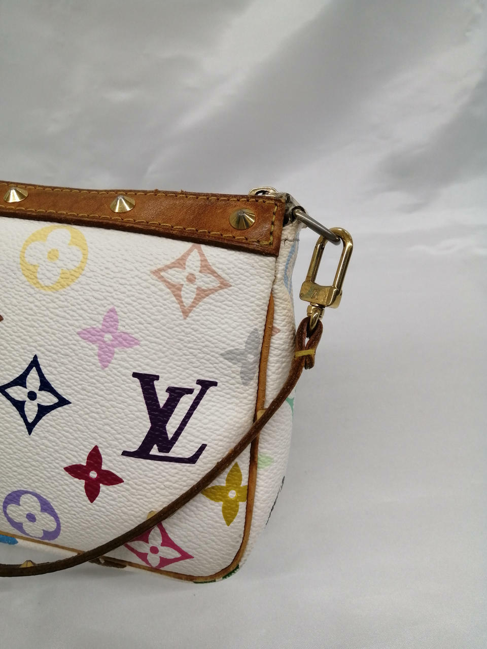 LOUIS VUITTON Multicolor Pochette Accessoires Pouch White M92649 LV Au