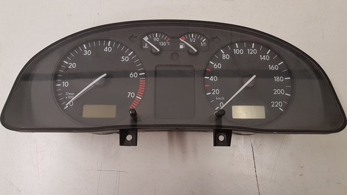 Tacho Kombiinstrument Tachometer VW Passat 3B B5 3B0919880