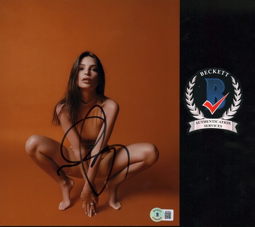 EMILY RATAJKOWSKI SIGNED BEAUTIFUL BAREFOOT MODEL 8X10 PHOTO BECKETT BAS COA
