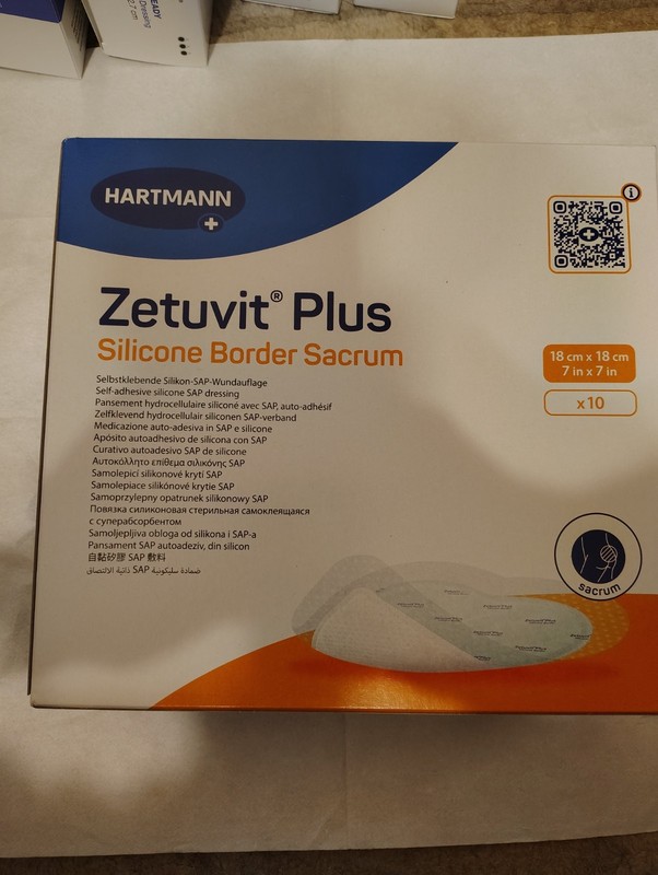 Zetuvit® Plus Silicone Border Super Absorbent Dressing, 7 x 7 Inch Sacral