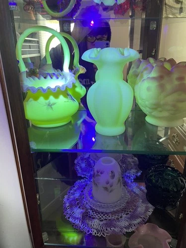 Vintage Fenton Burmese Uranium Glass Basket Autumn Leaves 7.5” Tall