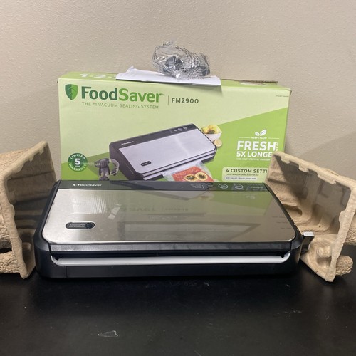 FoodSaver Vacuum Sealing System with Handheld Sealer Attachment Model FM2900 - Picture 3 of 7