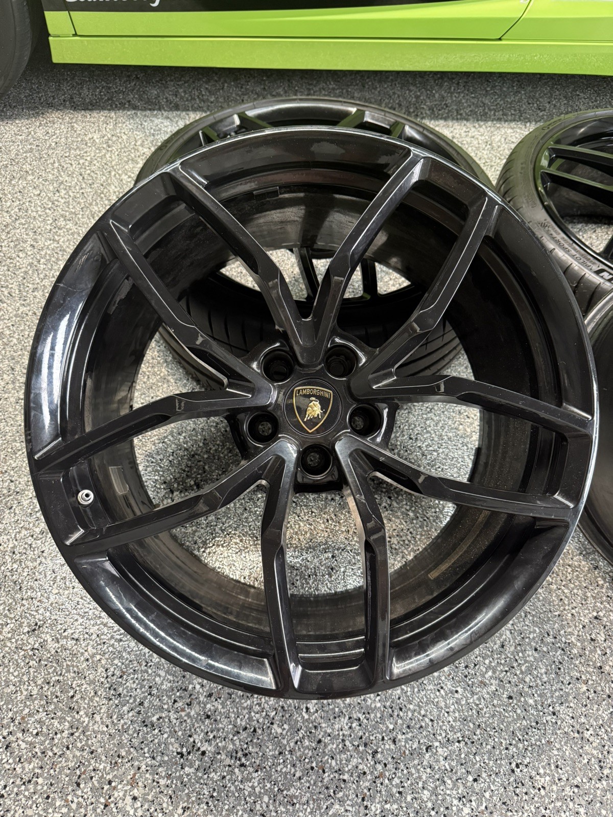 Lamborghini Huracan Wheel P/N 4T0601017B