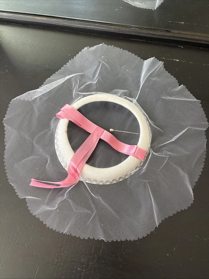 Sombrero velo vintage hecho a mano con lazo rosa Foto 2 de 4