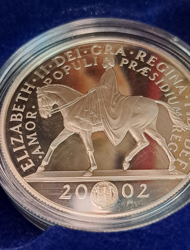 2002 SILVER PROOF Queen Elizabeth II Golden Jubilee 5-Pound Coin - Picture 5 of 9