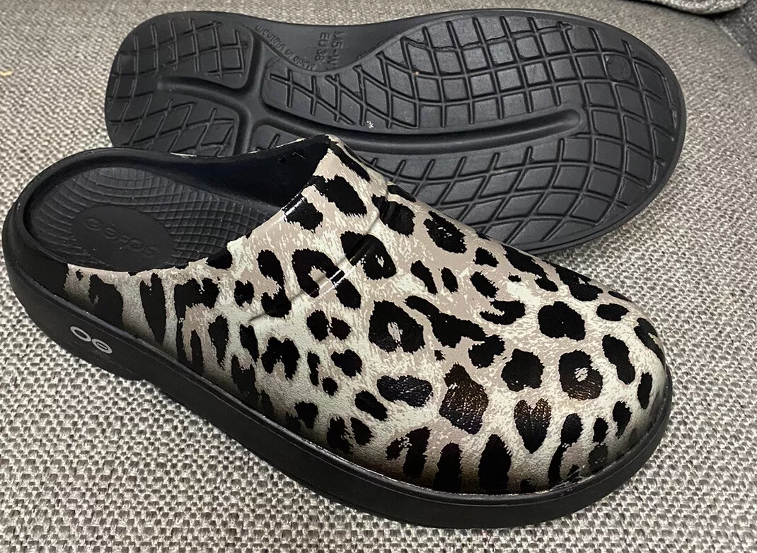 Oofos 1203 Women's OOCLOOG LIMITED EDITION CHEETAH Clogs