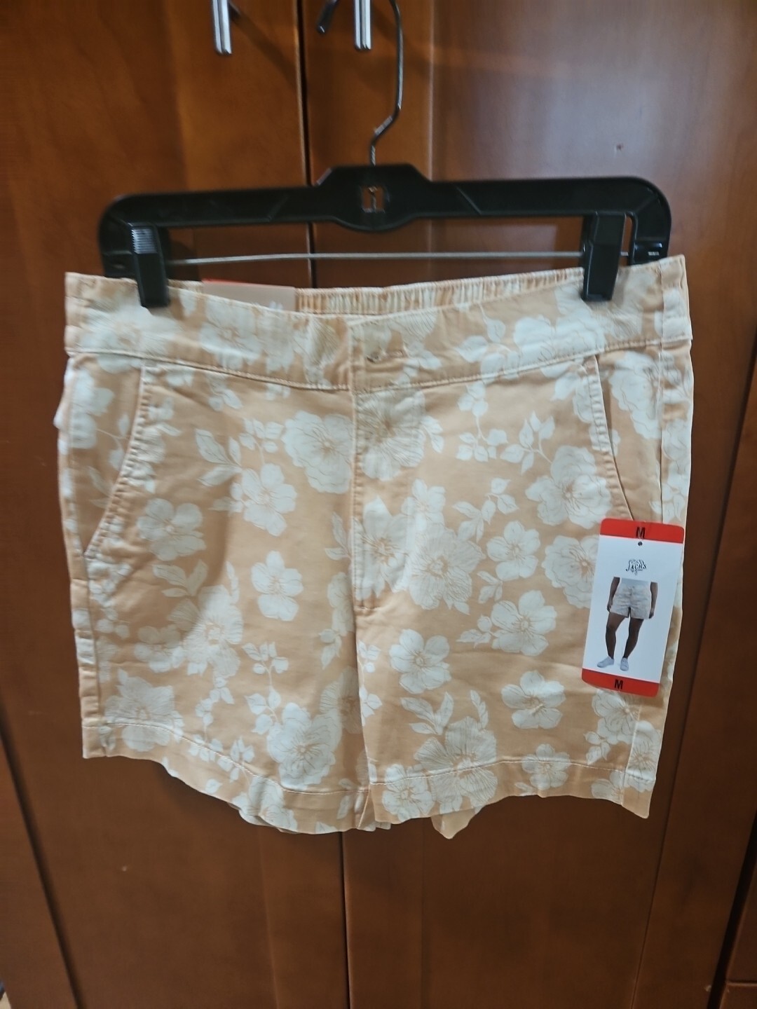 NWT Medium Jachs Girlfriend Women's Stretch Satin Chino Shorts, Tan