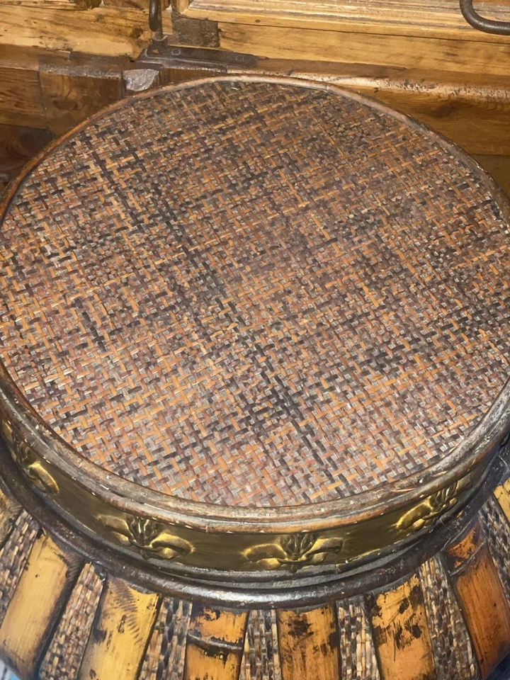 Cesta decorativa de almacenamiento con tapa de ratán/mimbre tejida redonda en forma de barril Foto 3 de 4