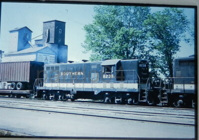 3 RR ZUG-Dia SOU Southern GP-7 #8238 Danville KY 1973 AT7b