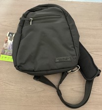 Mochila de viaje Travelon antirrobo Metro Sling - negra #43413