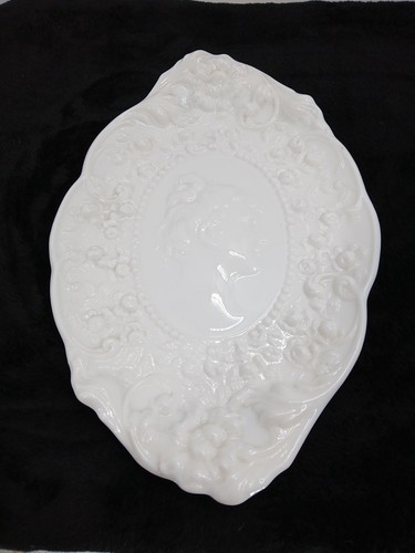 Fostoria ?Jenny Lind ? 11.5" Embossed Milk Glass Cameo Vanity Dresser Brush Tray - Picture 7 of 9