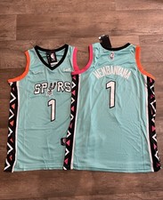Ultimate San Antonio Spurs Collector and Super Fan Gift Guide 45