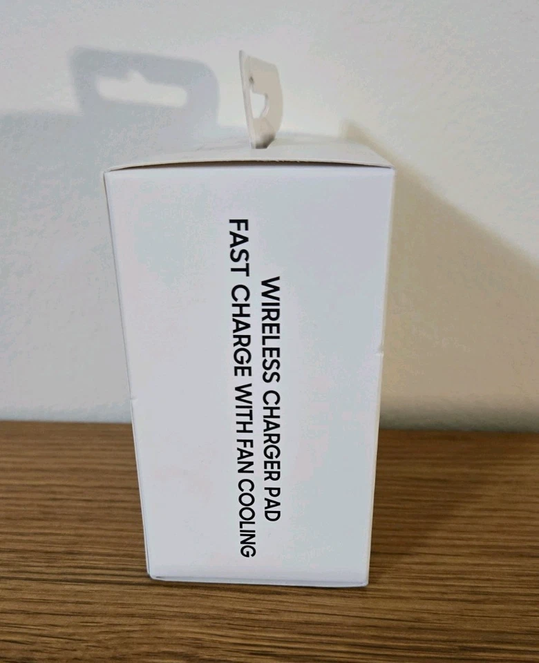 Almohadilla de cargador inalámbrico Samsung Fast Qi con ventilador de refrigeración + cable USB/adaptador de pared USB Foto 4 de 4