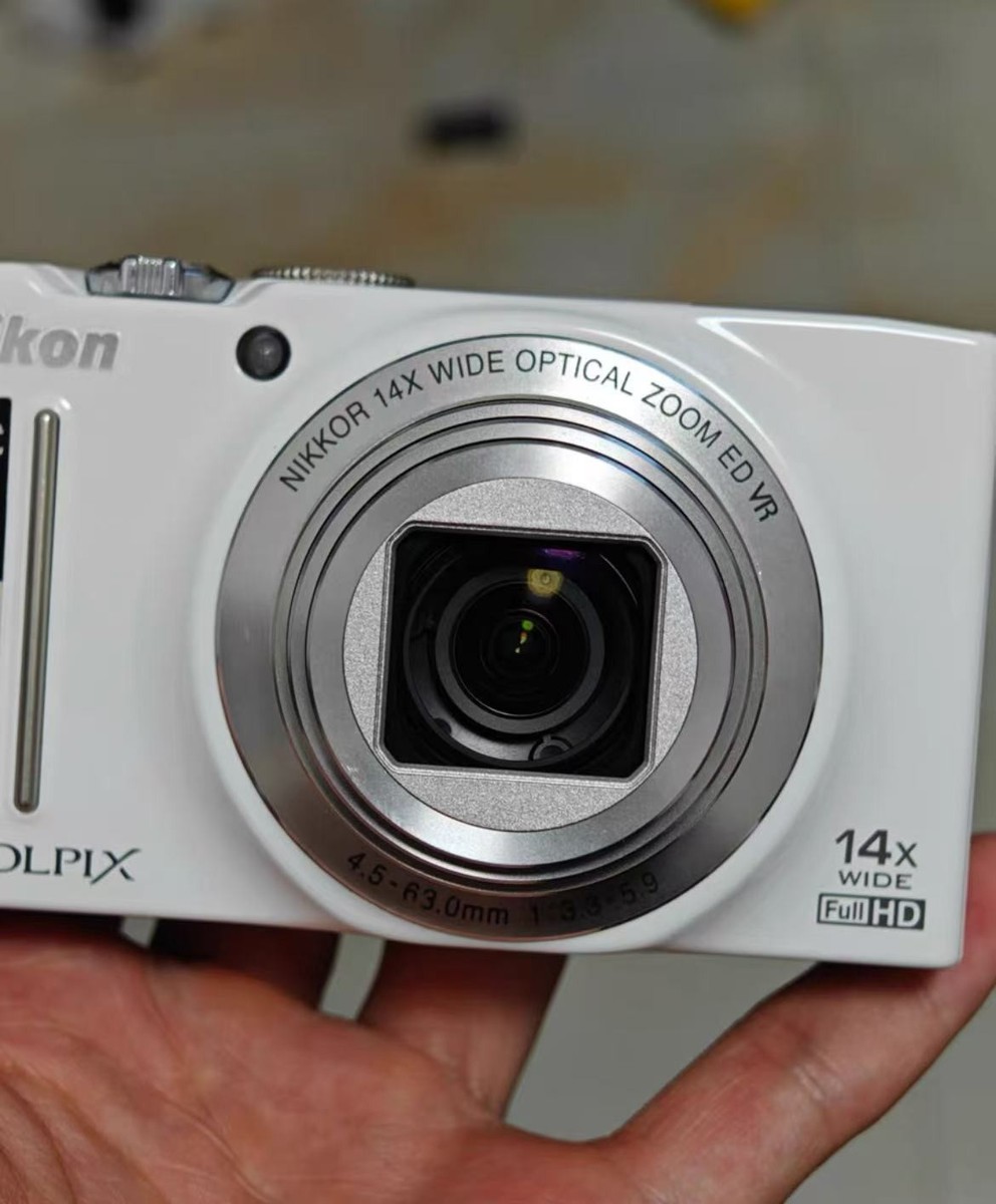 Nikon COOLPIX S8200 White Digital Camera 16.1MP Compact 14x zoom