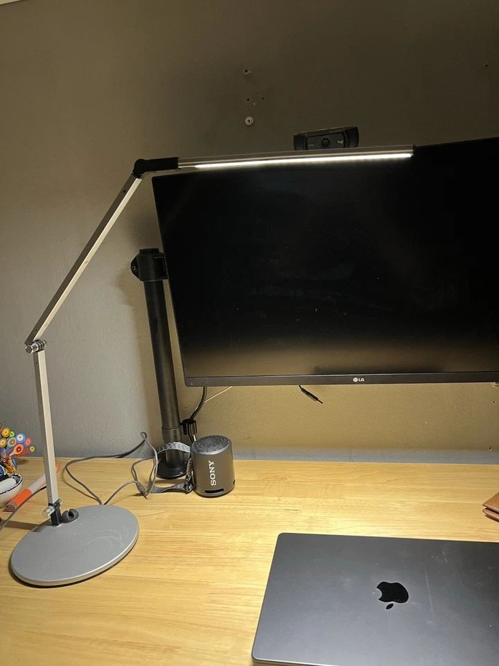 Luz de mesa Koncept Z-Bar preta regulável com braço LED integrado - Imagem 4 de 4