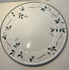 Christopher Stuart Bone China Holiday Splendor Holly Cake Plate 13.25" Y1025