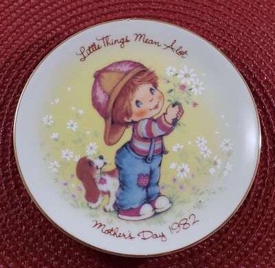 Vintage Avon 1982 Miniature Little Things Mean Alot Mothers Day Decorative Plate