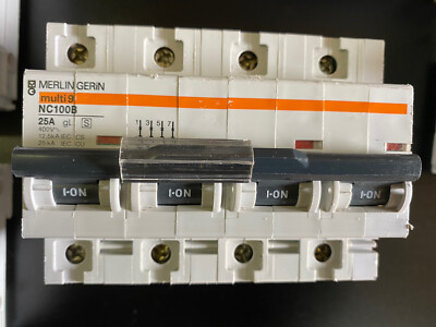 Merlin Gerin Multi9 NC100B C25 Leitungsschutzschalter 3P 25A geb