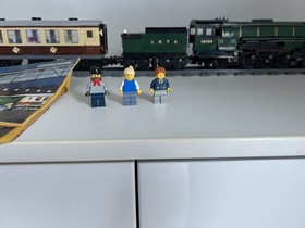 USED INCOMPLETE LEGO Advanced Models: Emerald Night (10194)