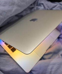 Apple MacBook Pro 13 Retina Display 2017 / 2.3GHz i5,8GB RAM, 256 GB SSD