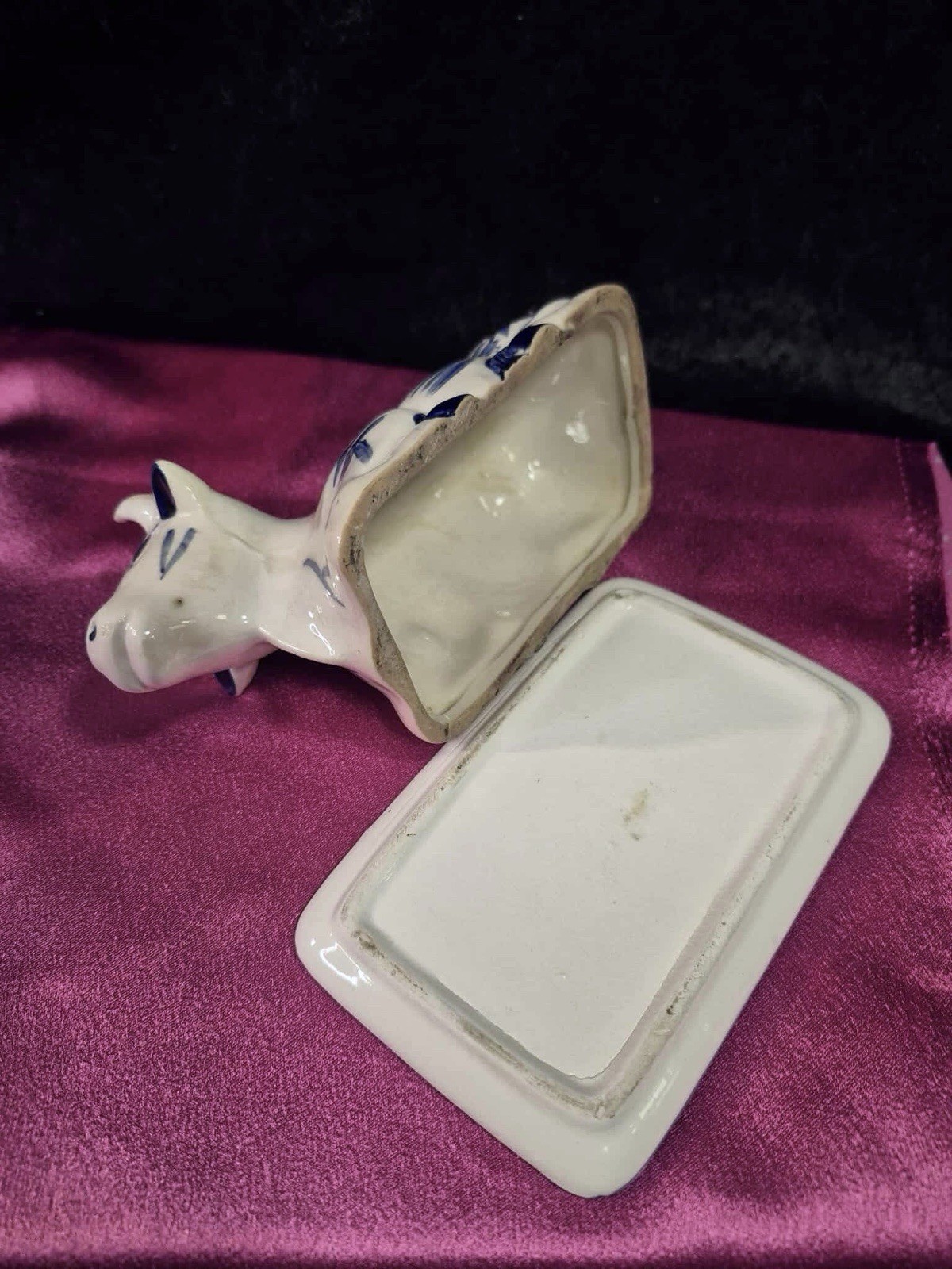 Cute Vintage Country Kitchen Cow Decor in Classic Delft Style Blue & White Cows