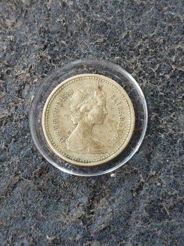 1983 One Pound Coin Error Upside Down Rim Queen Elizabeth II RARE