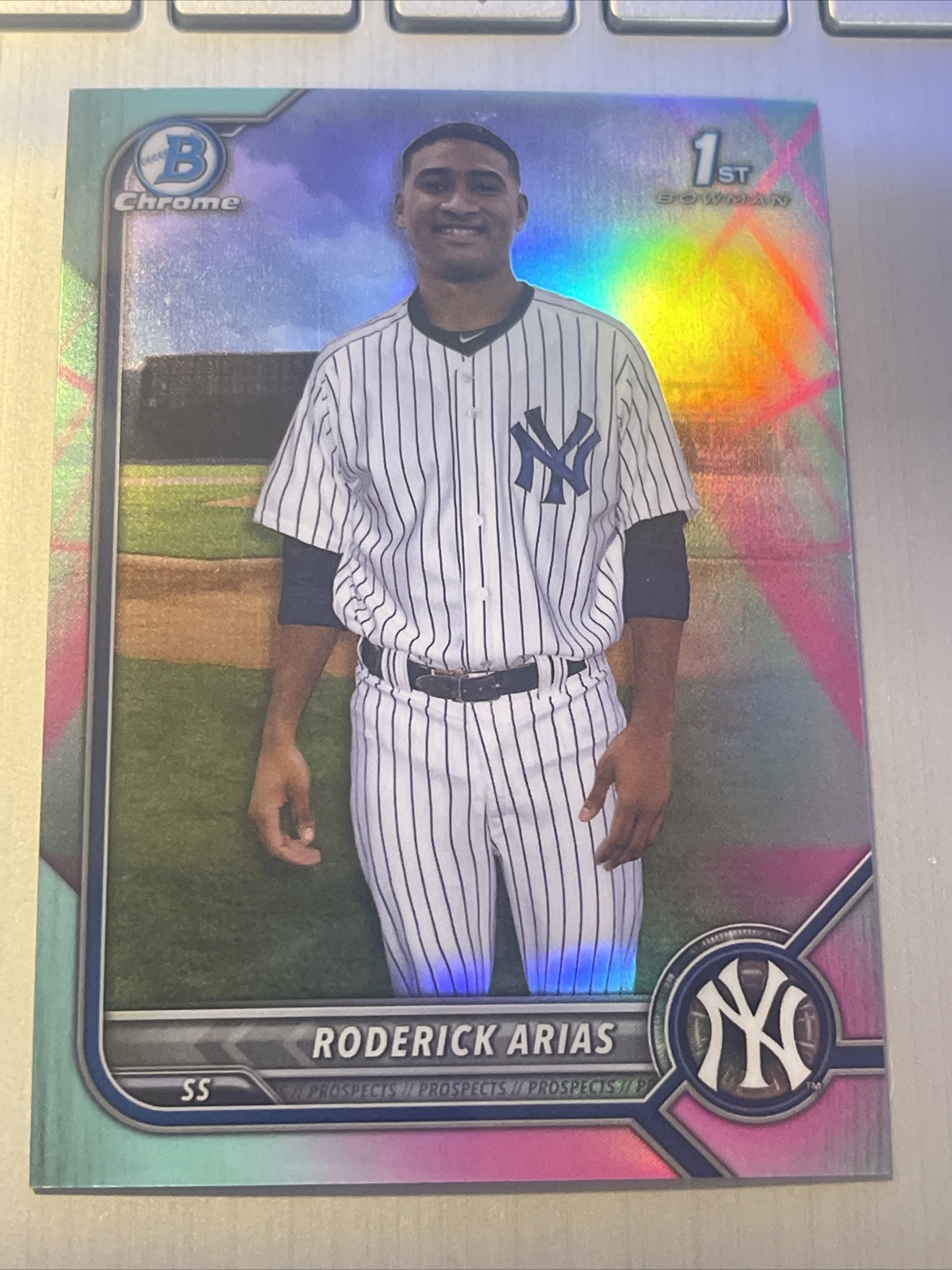 2022 BOWMAN CHROME RODERICK ARIAS AQUA PINK VAPOR REFRACTOR RC #BCP-153 17/125
