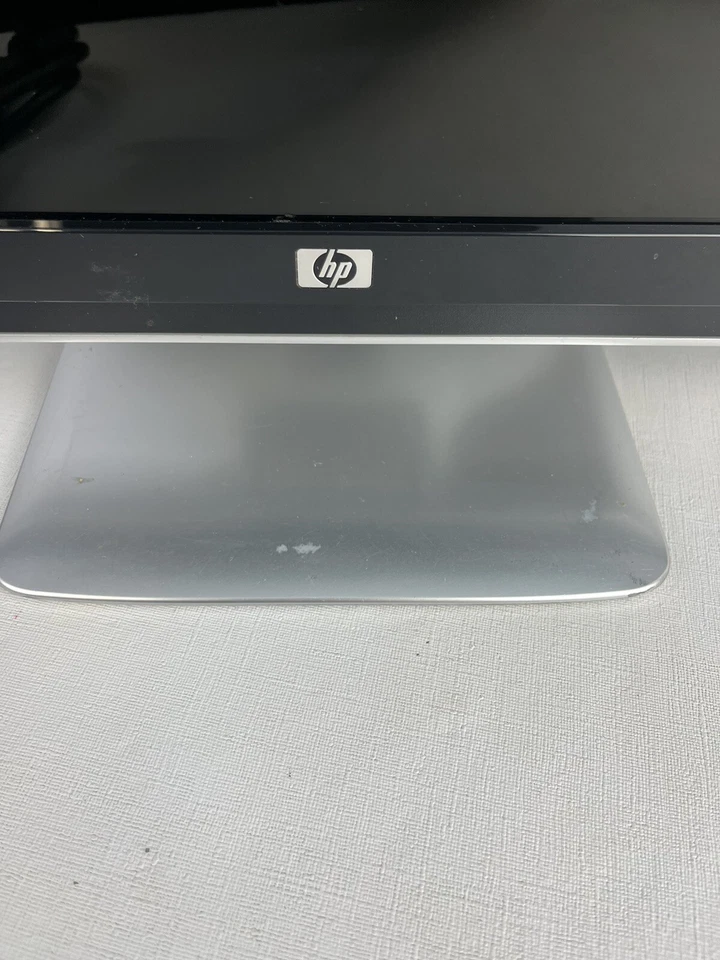 HP 2009M Glossy Screen 20” LCD Monitor 1600 x 900 DVI VGA - Image 3 of 4