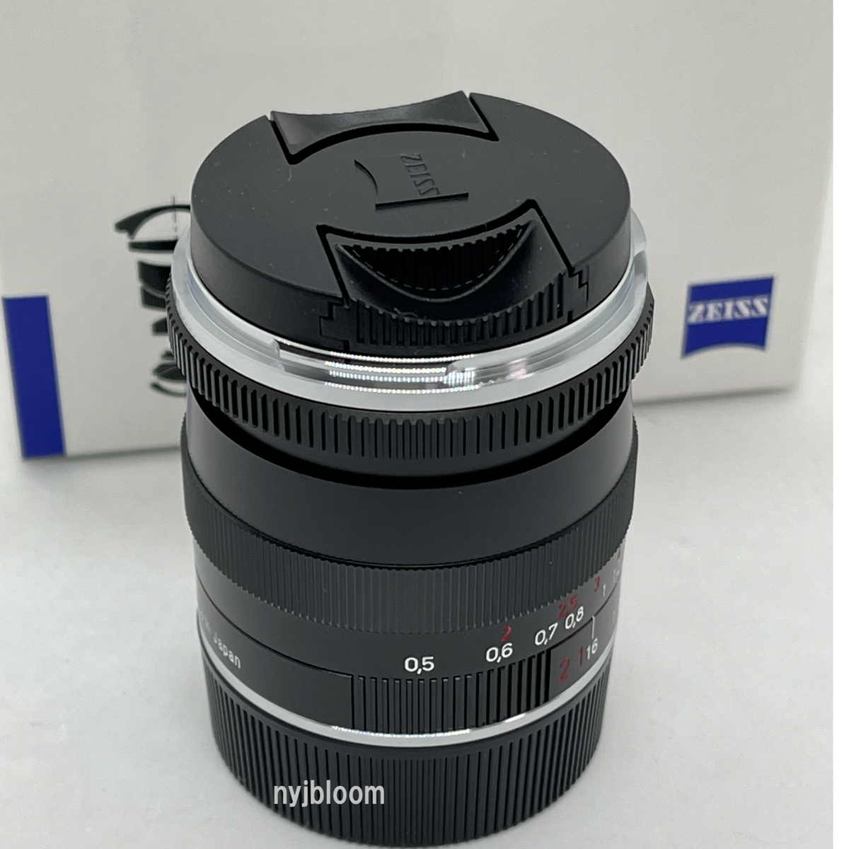 New Carl Zeiss BIOGON T * 21mm f2.8 ZM Lens for Leica - Black