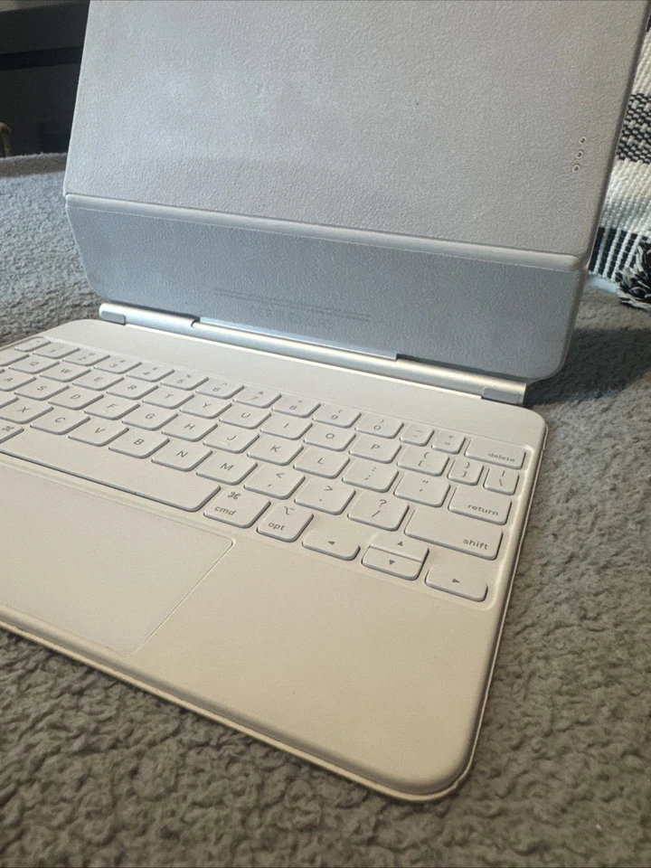 Apple Magic Keyboard iPad 11 pulgadas, Air 4ta, 5ta generación con Apple Pencil (2da generación) Foto 4 de 4