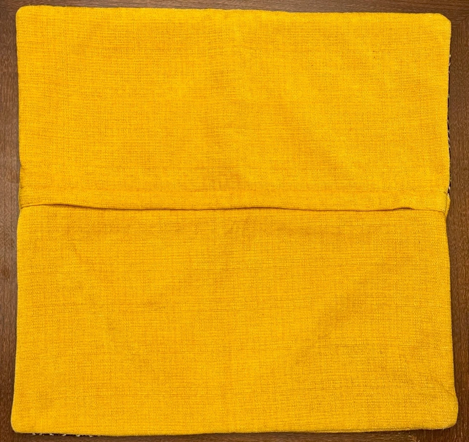 Capa de almofada bordada exclusiva H’mong: feita à mão em Mai Chau, Vietnã - Imagem 2 de 3