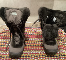 The North Face Nuptse Quilted Fur Trim Lace Up Winter Boots size 6 EU 39