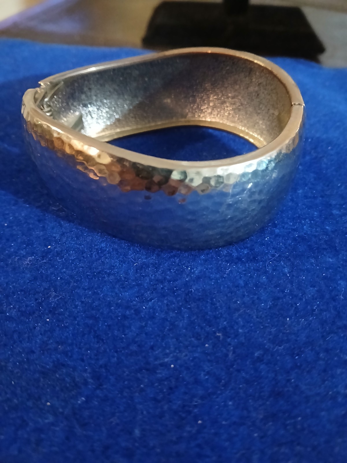 Premier Designs Hinged Large Bangle Bracelet - image 3