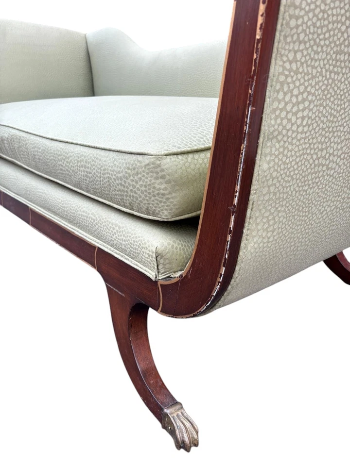 Sofá antiguo estilo imperio de los años 40 Soft Sage Foto 4 de 4