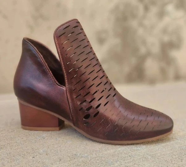 Antelope Women display picture 1