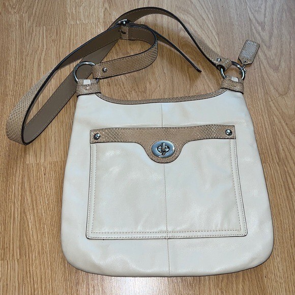 COACH Ivory Leather Penelope Crossbody Bag F16533