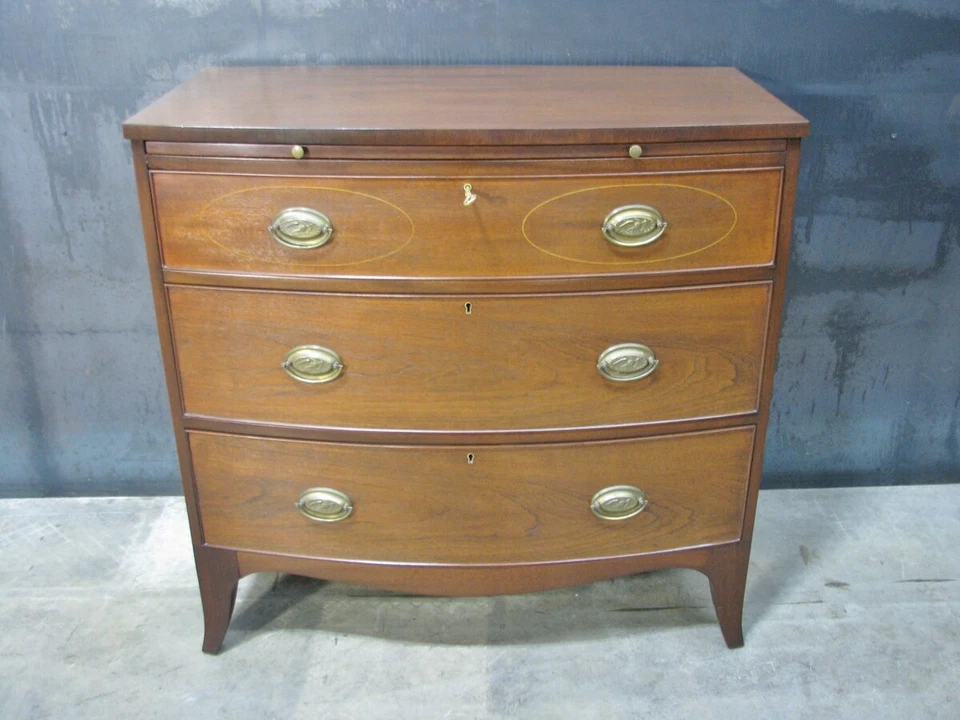 Como Nuevo De Colección Kittinger Hepplewhite Arco-Frente Caoba 3 Cajones Cómodo con Extraíble Foto 3 de 4