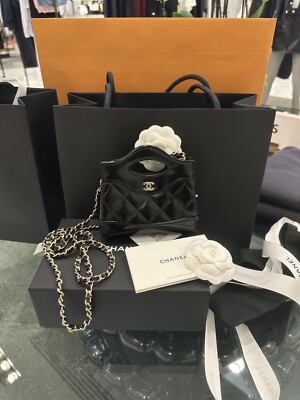 CHANEL 黒 キルティング ハンドバッグ Chanel 31 Black Shopping Bag Gold Chain Quilted Shiny Calfskin