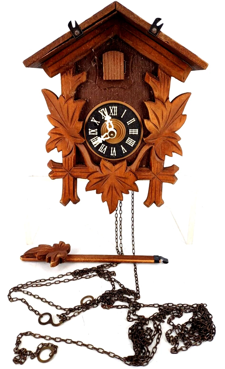 Horloge à Coucou En Bois Sculpté De La Forêt-noire