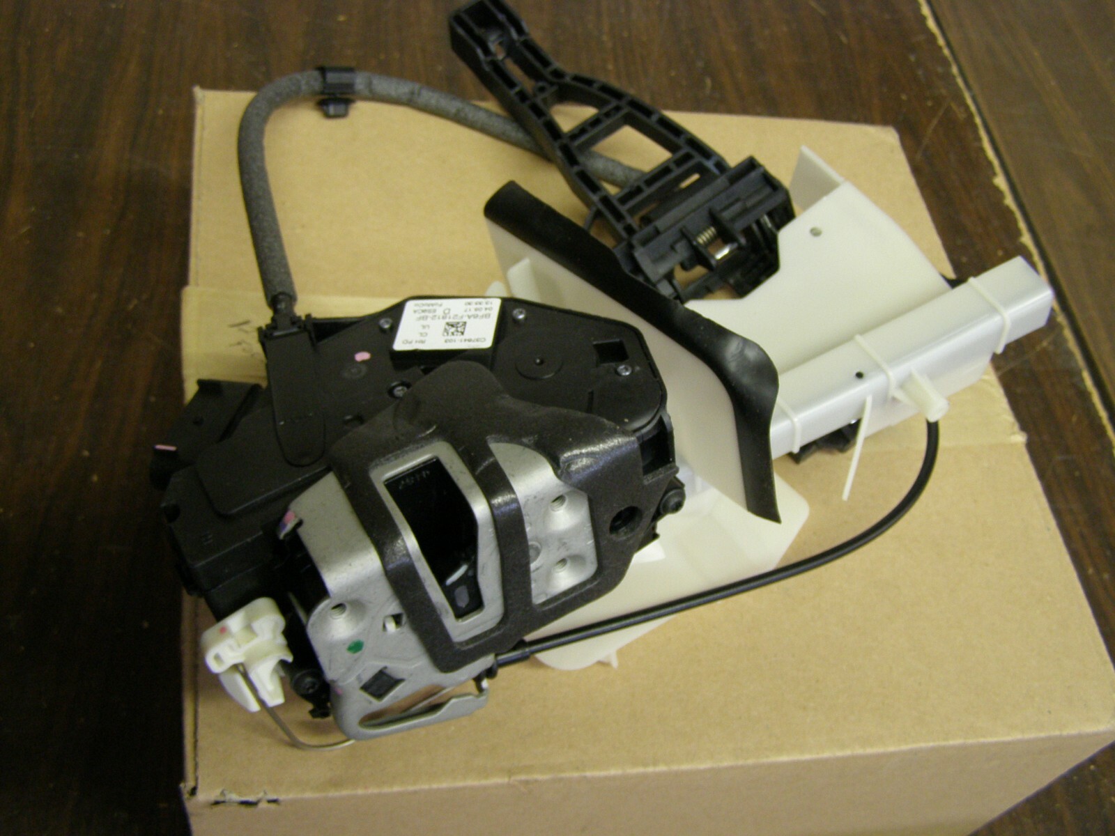 NOS OEM Ford 2012 2018 Focus RH Front Door Latch 2013 2014 2015 2016