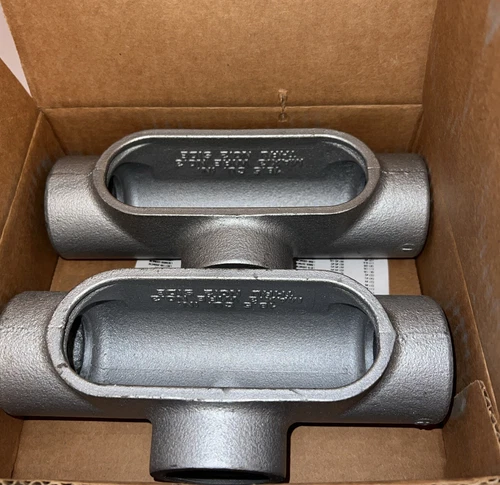 CROUSE-HINDS T47 IRON TYPE T CONDUIT OUTLET BODY  1-1/4 NEW