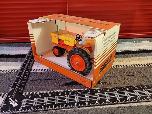 Ertl Case 300 1/16 Diecast Farm Tractor Replica Collectible - Picture 6 of 7