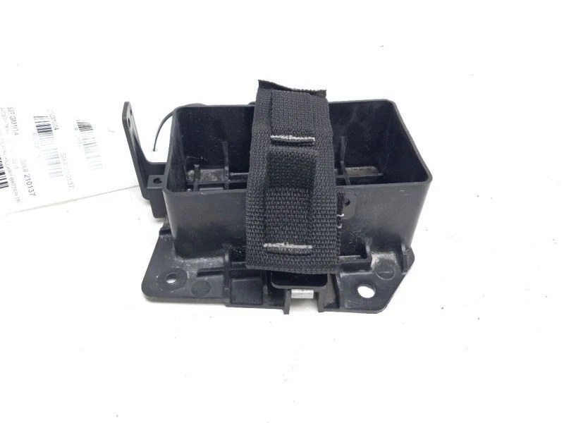BANDEJA DE BATERÍA AUXILIAR PISO MALETERO TRASERO para Chevrolet Malibu 2014 OEM  Foto 3 de 4