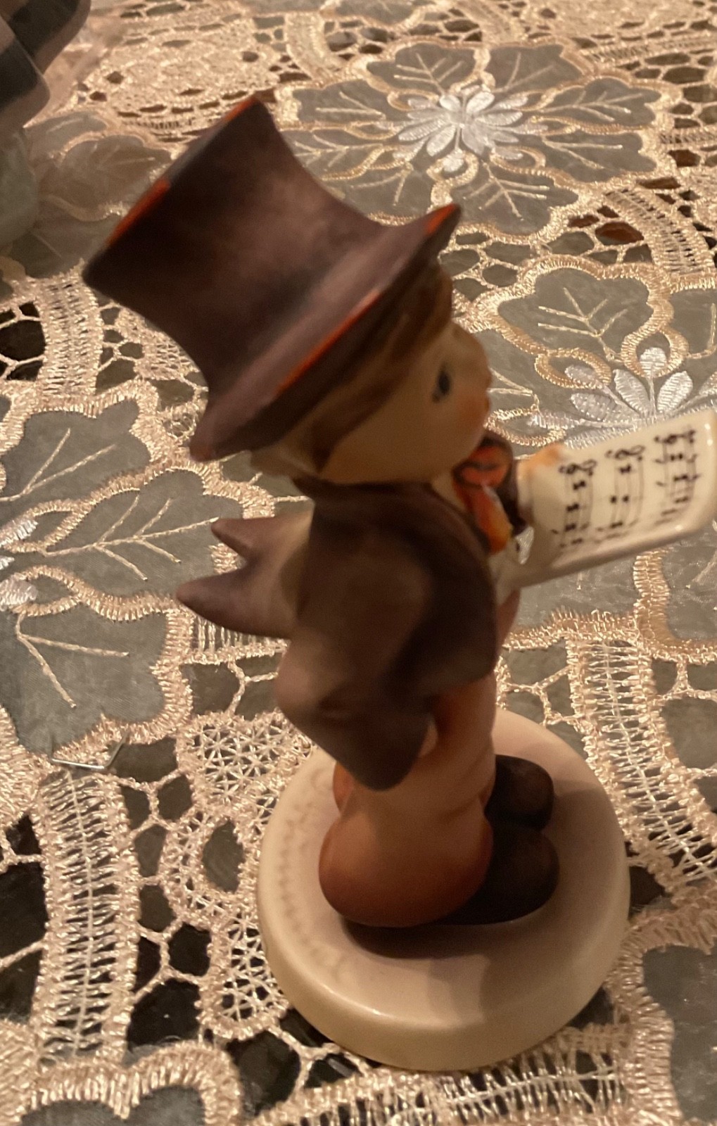 M.I.Hummel "STREET SINGER" figurine by Goebel Hum 131 TM3(Styled BEE)~MINT 5”